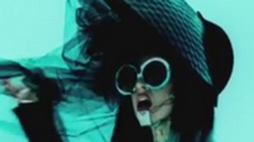 Gaga, Chanel és Mugler a kukoricásban