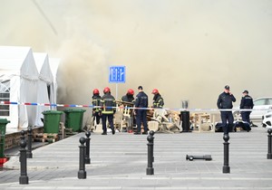 Požar ispred Skupštine