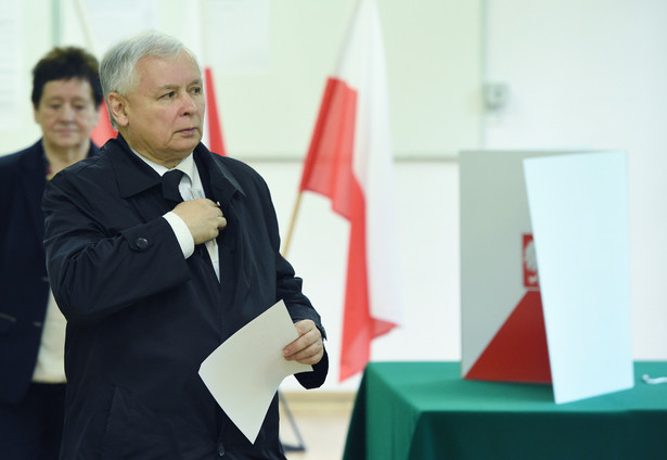 Prezes PiS Jarosław Kaczyński, głosuje w pierwszej turze wyborów