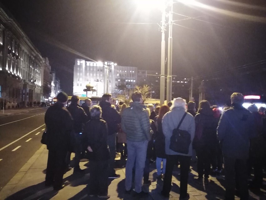 Građani su na postamentu pisali zašto im je trola 28 važna