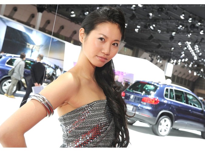 Salon samochodowy w Tokio - dziewczyny