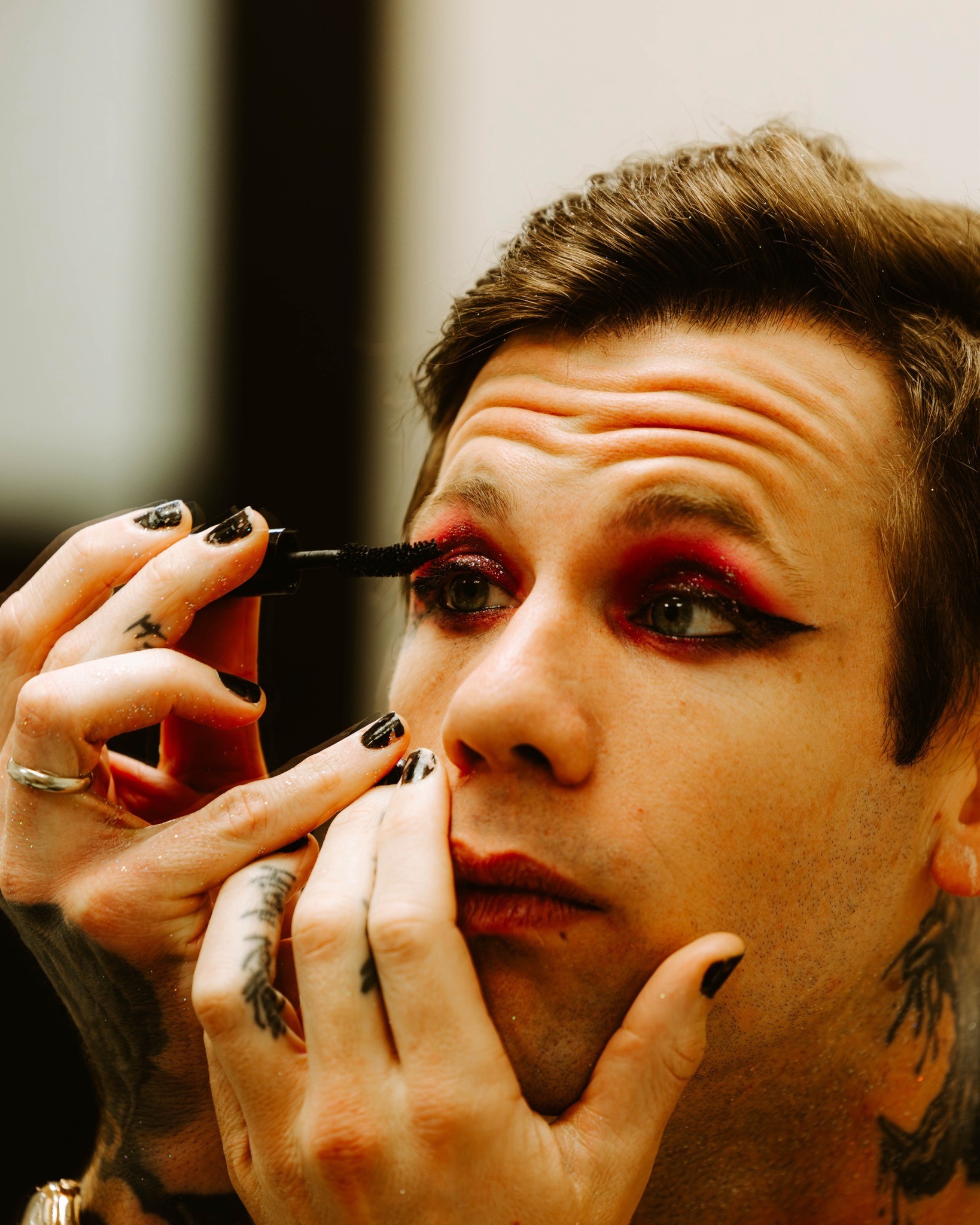 Spevák Caleb Shomo.