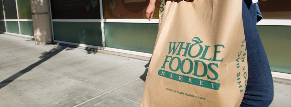 <b>10. Whole Foods Market</b>
<br>
<br>
Sieć supermarketów ze zdrową żywnością daje pracę 67 tys. pracownikom. Średnie zarobki wynoszą 83 tys. dol, a dewizą pracodawcy jest przejrzystość – wszyscy zatrudnieni mają nie tylko wgląd we wszystkie księgi, ale mogą także spotykać się z dostawcami oraz podczas głosowania wybierać nowych pracowników.