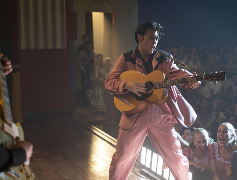 Austin Butler jako Elvis Presley w filmie "Elvis"