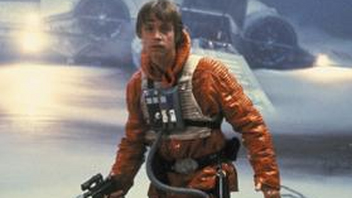 Dzięki pewnej klauzuli w kontrakcie aktor Mark Hamill jest właścicielem sporego magazynu z pamiątkami i gadżetami nawiązującymi do postaci Luke’a Skywalkera.