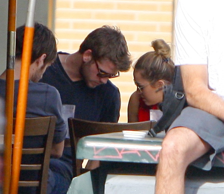 Majli Sajrus i Lijam Hemsvort