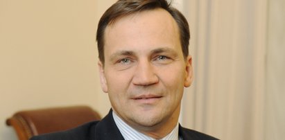 Sikorski zjadł pizzę i odpowiada Faktowi: BOR miało po drodze