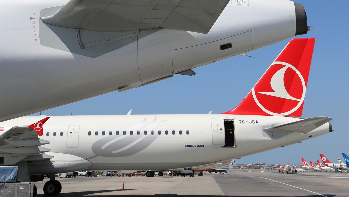 Samolot linii Turkish Airlines relacji Warszawa - Stambuł awaryjnie lądował w Warnie. Jak nieoficjalnie dowiedział się portal Wirtualna Polska, powodem było agresywne zachowanie polskiego pasażera.