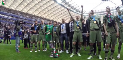 Piłkarze Legii wraz z kibicami zaśpiewali "Sen o Warszawie"