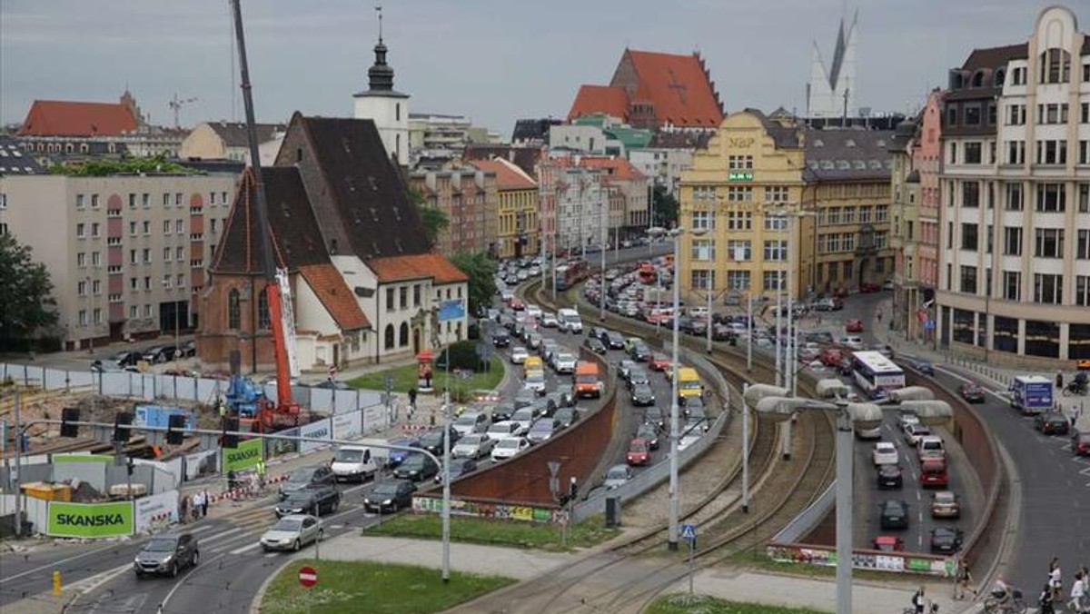 Uwaga kierowcy! Już jutro drogowcy zabierają się za remont południowego tunelu pod pl. Dominikańskim. Będzie trzeba uzbroić się w cierpliwość, bo to oznacza komunikacyjny armagedon w samym centrum miasta.