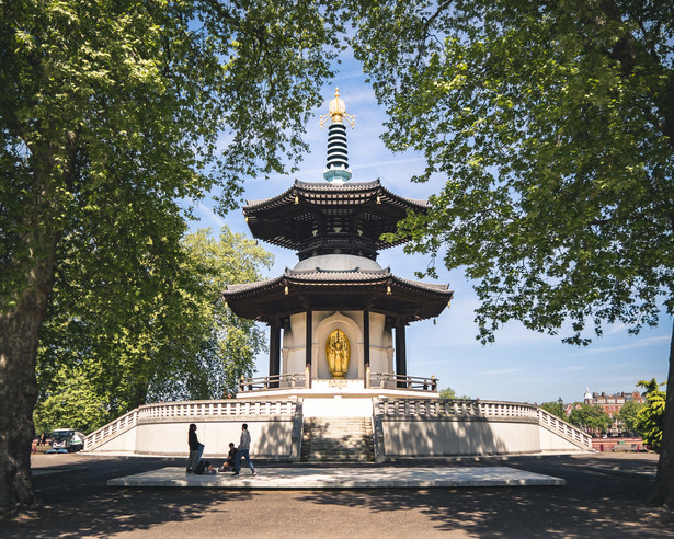 Pagoda Pokoju to oryginalna atrakcja turystyczna, zlokalizowana w londyńskim Battersea Park