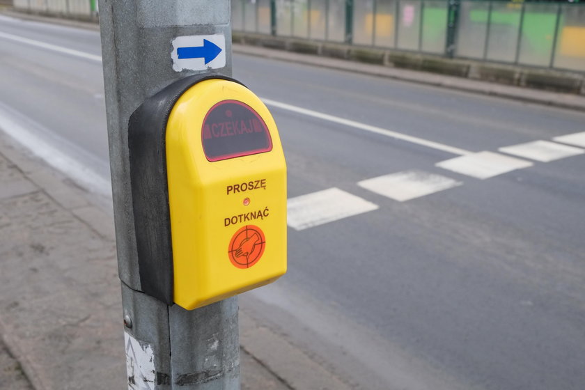Poznań wydaje krocie na słupki oraz przyciski dla pieszych