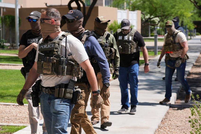 Federalni agenti privode migranta u Feniksu 21. maja