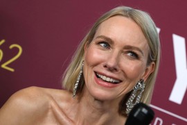 Slavna glumica došla na premijeru sa pratiocem koji je TEŽAK 70 KG, A NIJE ČOVEK: Može da naraste do 90 CM, i svi su zadivljeni koliko je IMPOZANTAN