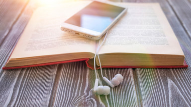 Osiem audiobooków, które uprzyjemnią ci dojazd do pracy