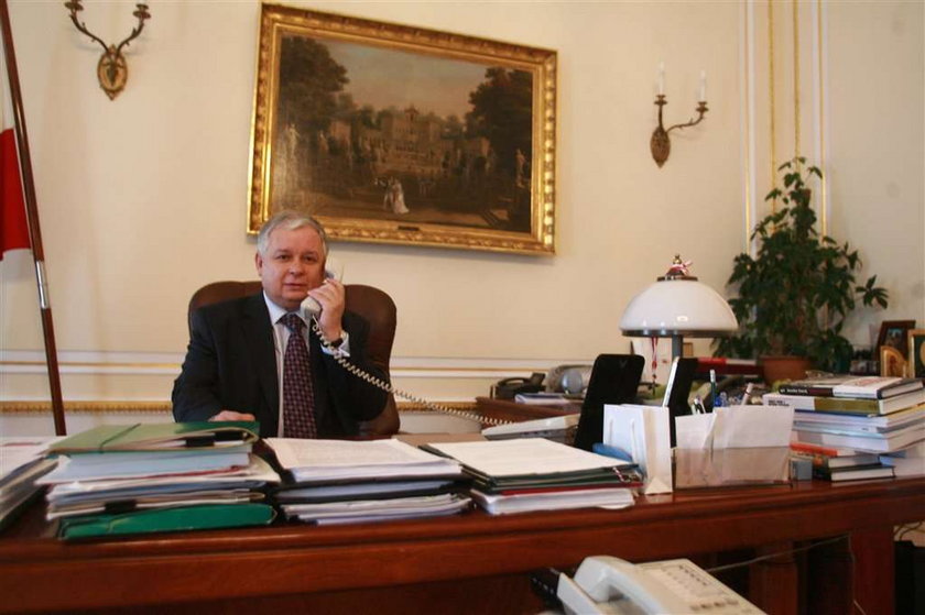 To biurko wciąż czeka na Lecha Kaczyńskiego