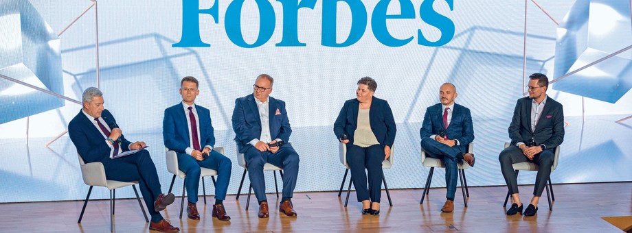 Na zdjęciu od lewej: Paweł Zielewski, redaktor naczelny „Forbes” Polska; Adam Wieczorek, wiceprezydent miasta Łódź; Marcin Hajduga, dyrektor regionalny ds. korporacyjnych, ING Bank Śląski; Elżbieta Kacprzykowska, dyrektor departamentu sprzedaży, KUKE; Bartłomiej Muzykiewicz, prezes zarządu, MGDF Consulting; Tomasz Jabłoński, członek zarządu Tutlo.