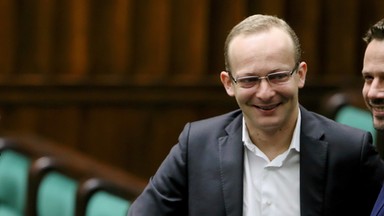 Poseł PO: minister Wąsik całuje się z innym panem. Wąsik odpowiada