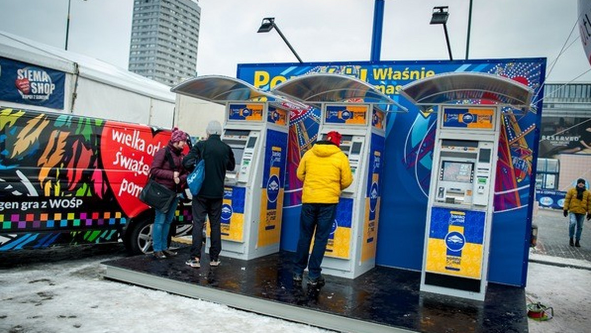 Euronet Polska po raz czwarty włącza się w Finał Wielkiej Orkiestry Świątecznej Pomocy. W weekend 12-13 stycznia, w ramach 27. Finału WOŚP, specjalna grafika na ekranach powitalnych 6 tysięcy bankomatów i wpłato-bankomatów przypomni użytkownikom o możliwości wpłaty darowizny na konto Fundacji. Współpraca Euronet Polska z WOŚP trwa od kilku lat i umożliwia wsparcie Fundacji przez 365 dni w roku.