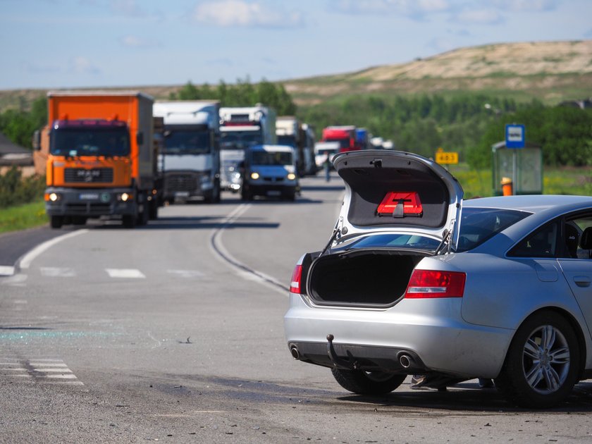 Wypadek pod Bełchatowem. Pięć osób rannych