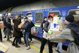 Pociąg z pomocą dla Ukrainy wyrusza z dworca Warszawa Wschodnia.