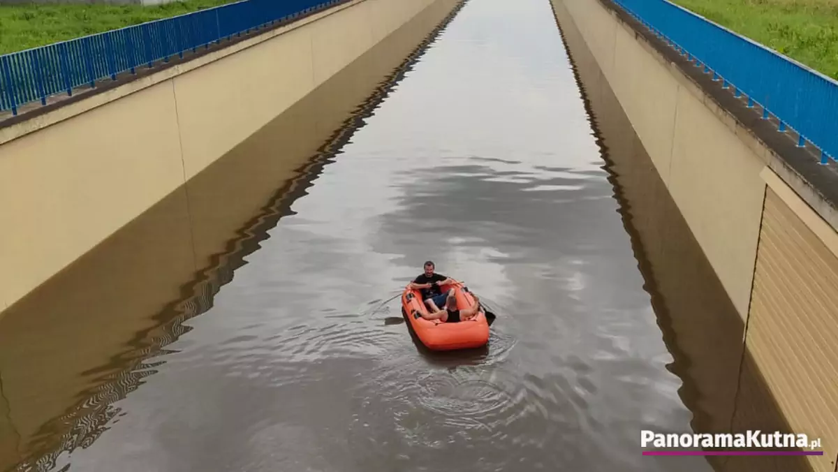 Ponton na zalanej obwodnicy Kutna