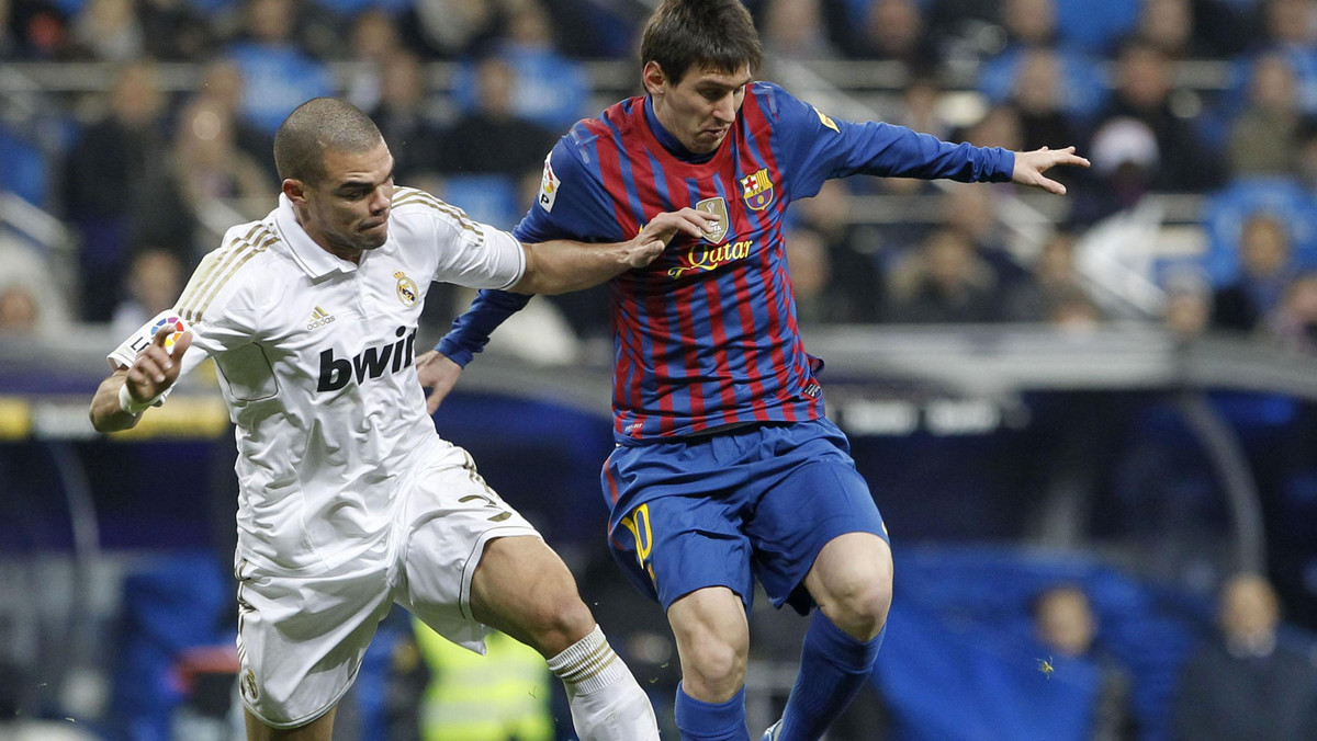 W pierwszym meczu ćwierćfinału Pucharu Króla Real Madryt przegrał na własnym stadionie z FC Barcelona 1:2 (1:0). Królewscy znów, mimo prowadzenia, nie zdołali pokonać odwiecznych rywali.