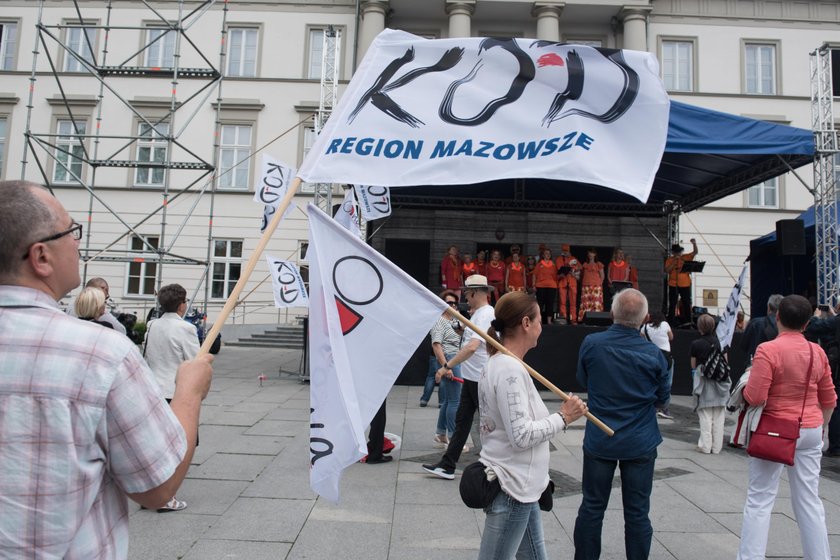 Narodowcy zaatakowali KOD podczas manifestacji