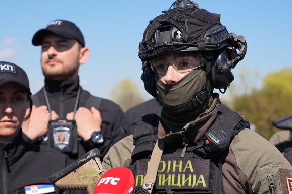 "EKSPLOZIVNA SREDSTVA SU PRONAĐENA PORED 2 GASNA POSTROJENJA" Pripadnik Vojne policije otkrio nove detalje velike akcije službi bezbednosti kod Kanjiže (VIDEO)