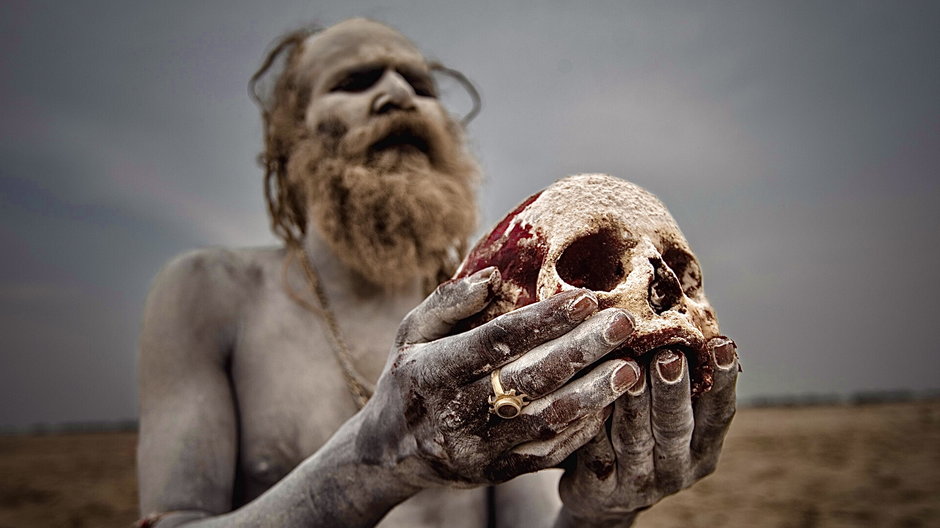 Polski fotograf dotarł do sekty kanibali...