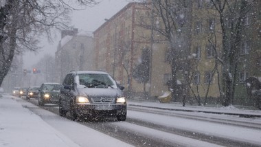 ostrzeżenia imgw dla 13 województw. marznące opady i gołoledź