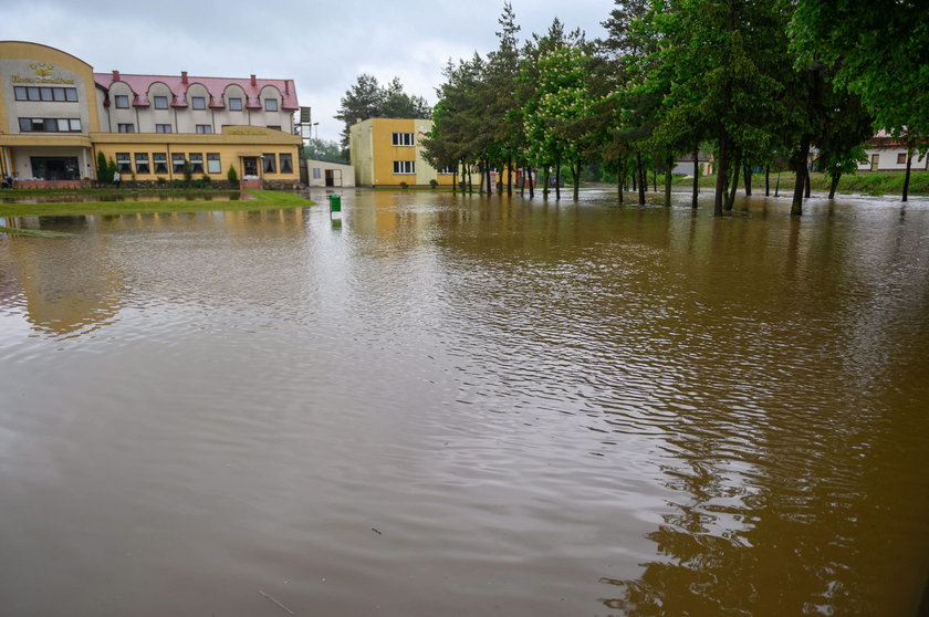 Pogodowy armagedon: podtopienia, grad i burze 