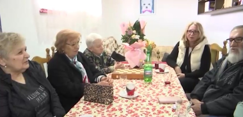 Komšije se okupljaju u zajedničkim prostorijama