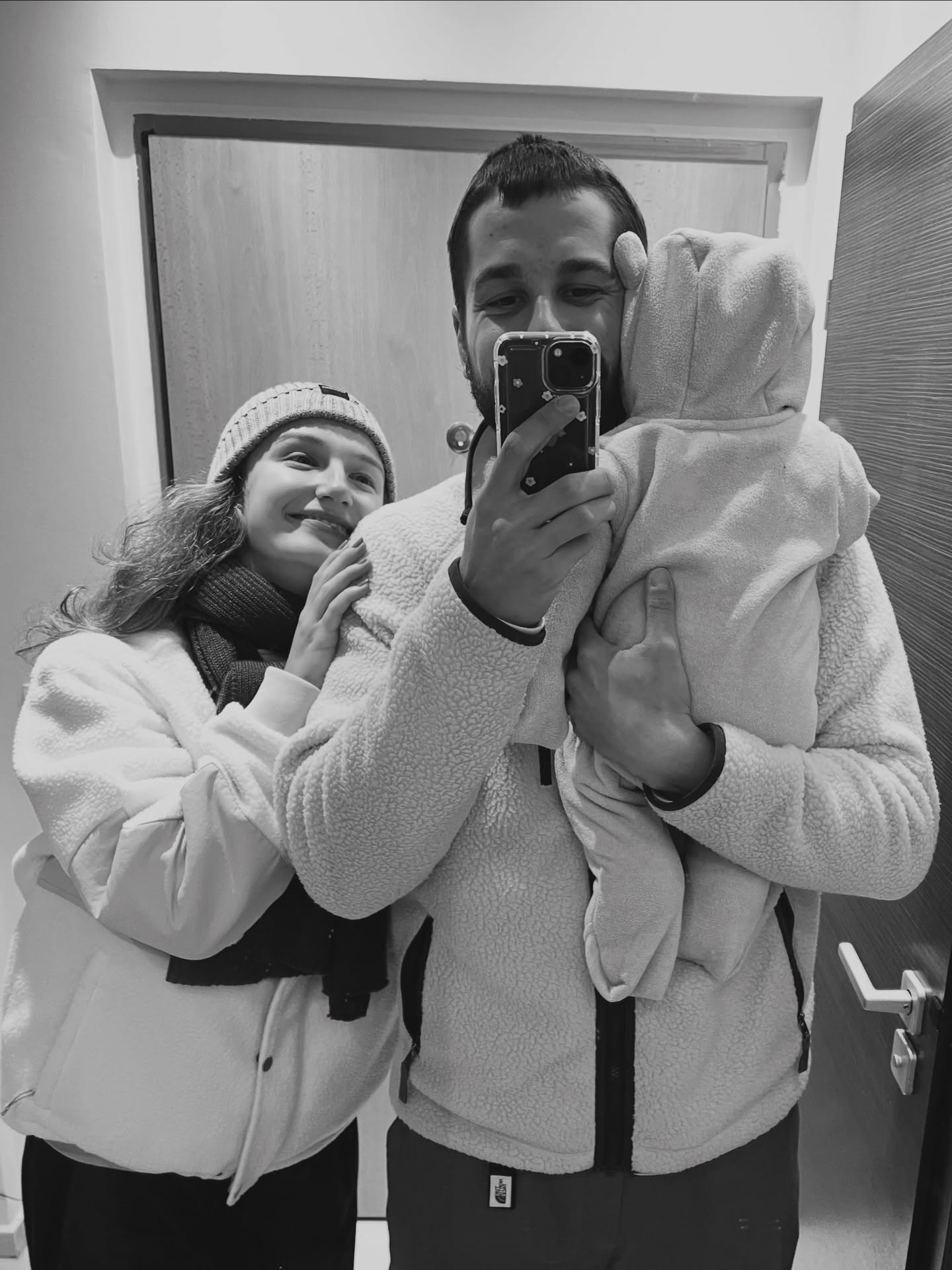 Herečka Petra Dubayová, Jakub Jablonský a ich dcérka Vesna. 