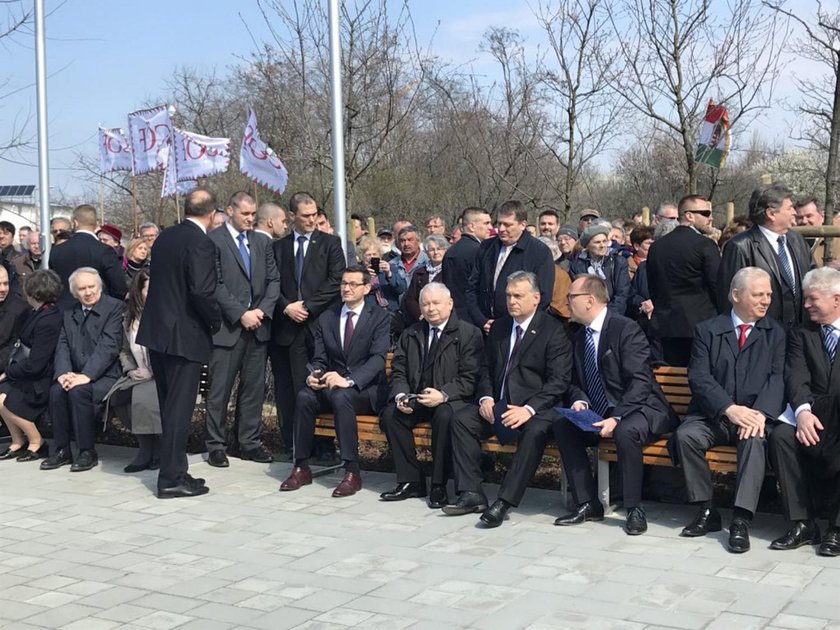 Kaczyński na odsłonięciu pomnika smoleńskiego