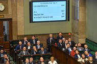 Na telebimie rezultat głosowania nad ustawą o Sądzie Najwyższym