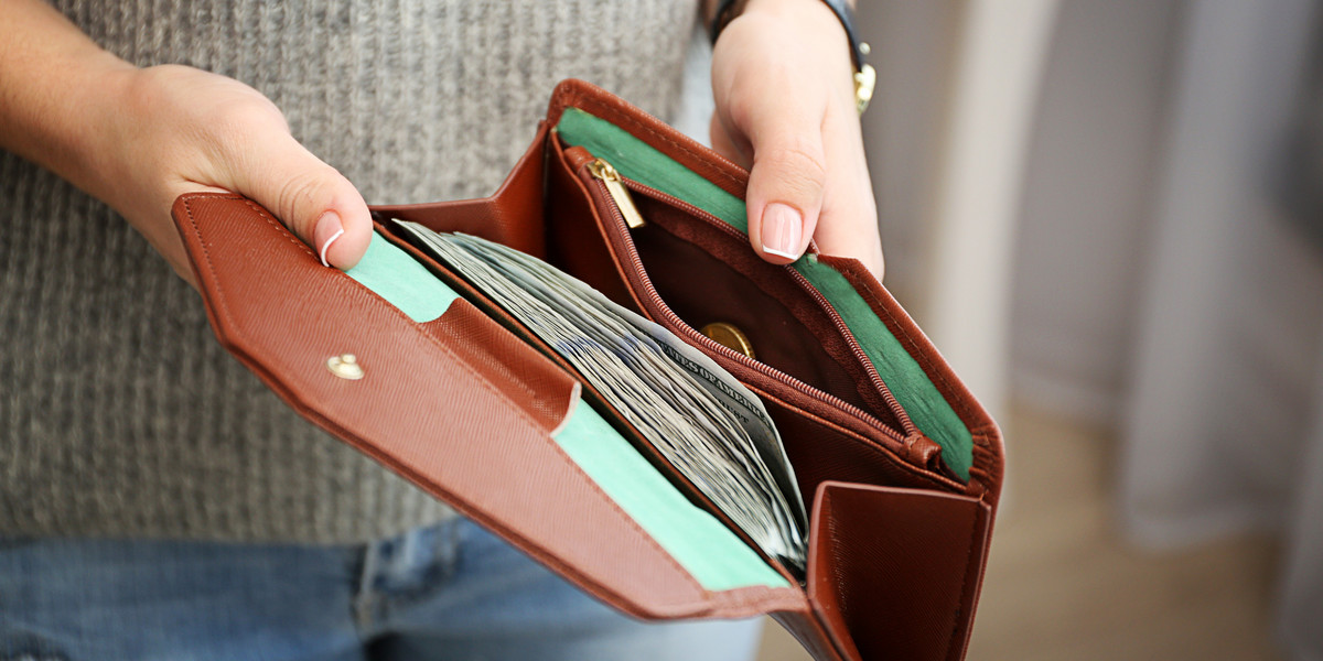 Co warto nosić w portfelu oprócz pieniędzy i kart?