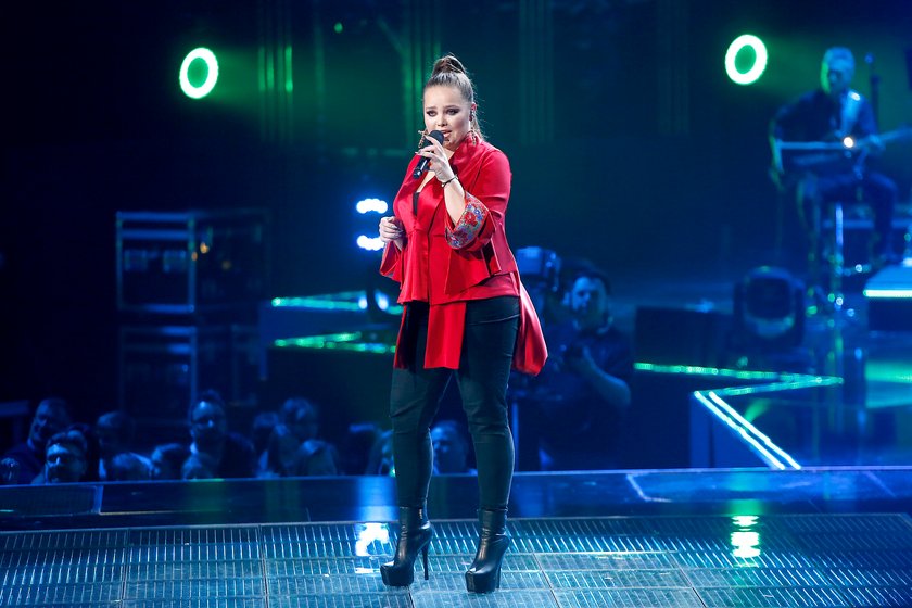 Aleksandra Nizio na scenie The Voice of Poland