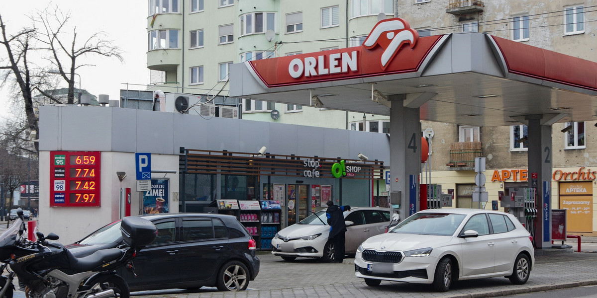 Prezes Orlenu uważa, że odgórna obniżka cen mogłaby doprowadzić do braku paliwa w Polsce