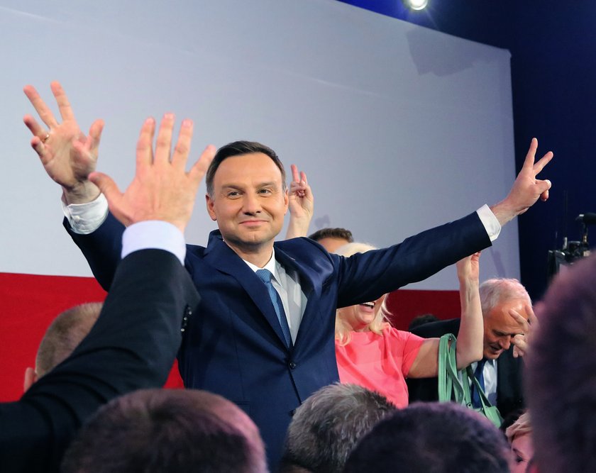 Duda: usiądę do stołu z gejami