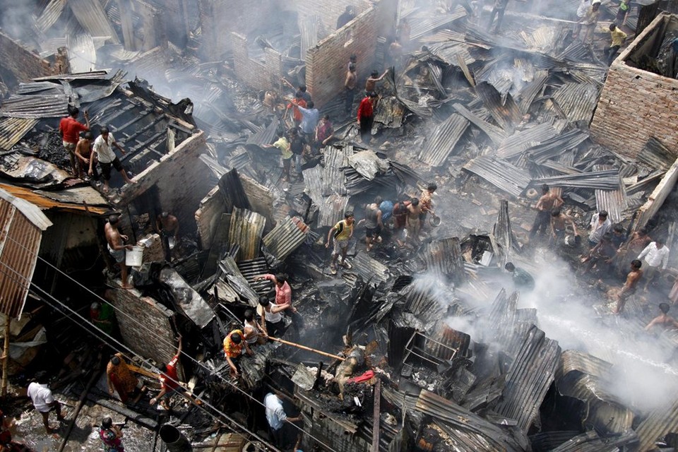 BANGLADESH FIRE SLUM AAH918