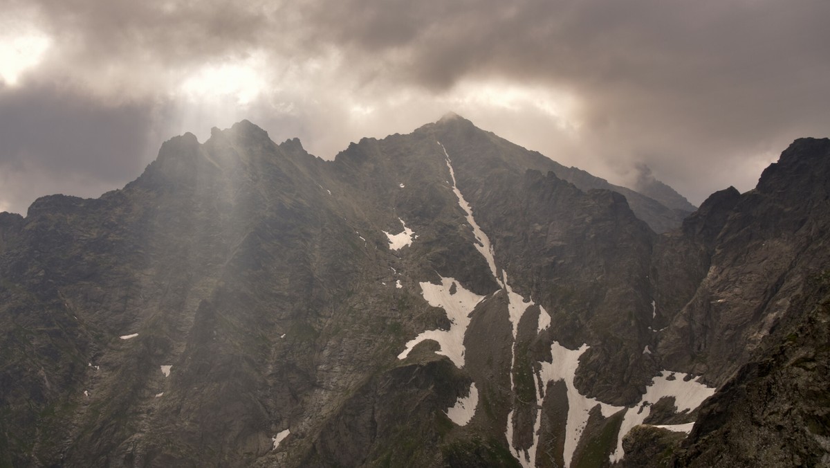 Weekendowy wyjazd w Tatry? TOPR ostrzega przed niebezpieczną pogodą