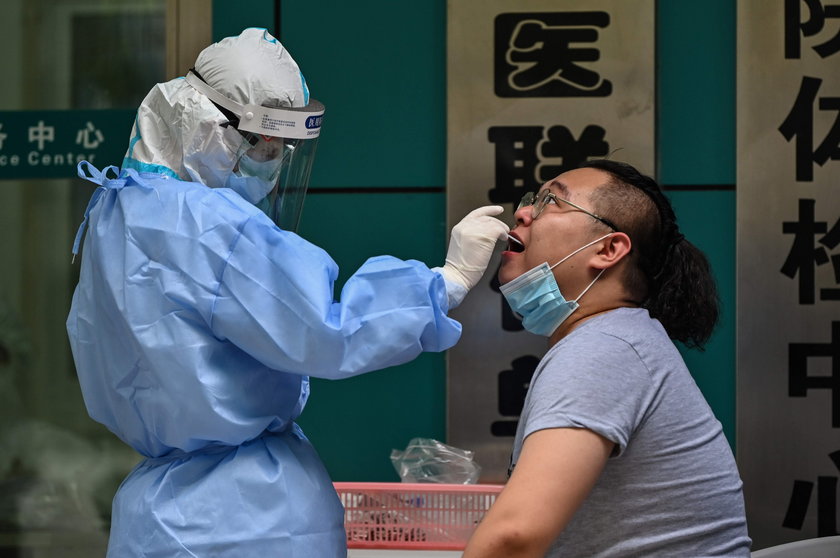 Tak bronią się w Wuhan przed nawrotem epidemii. Wytoczyli najcięższe działa