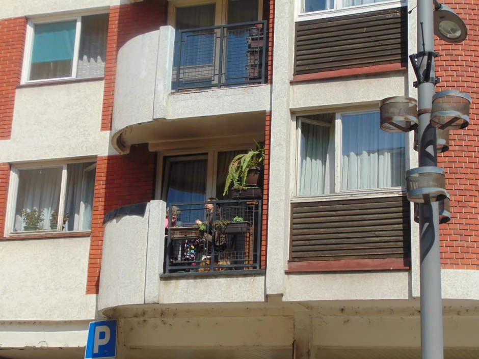 Valjevci koji imaju terasu uživaju u aprilskom suncu