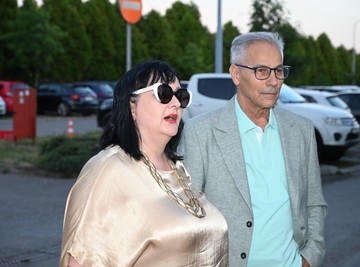 "Bebice, vrati se svojoj deci i njih tuci!" Majka Teodore Delić šokirala izjavom na finalu Elite 9