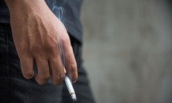 Poseł ostro o paleniu: to nie czas na półśrodki, pora na radykalną walkę z papierosami