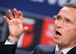 Stoltenberg zapowiedział: Samoloty AWACS dla koalicji anty-IS oraz nowa operacja morska