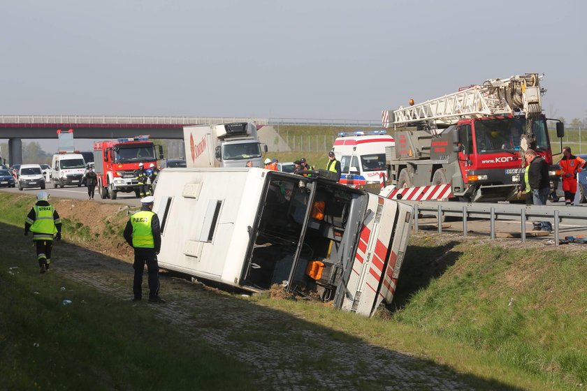 Wypadek autokaru na autostradzie A2