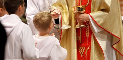 Pochwaliła się, co przygotowała dziecku na komunię. Donoszą o braku szacunku wobec symboli religijnych