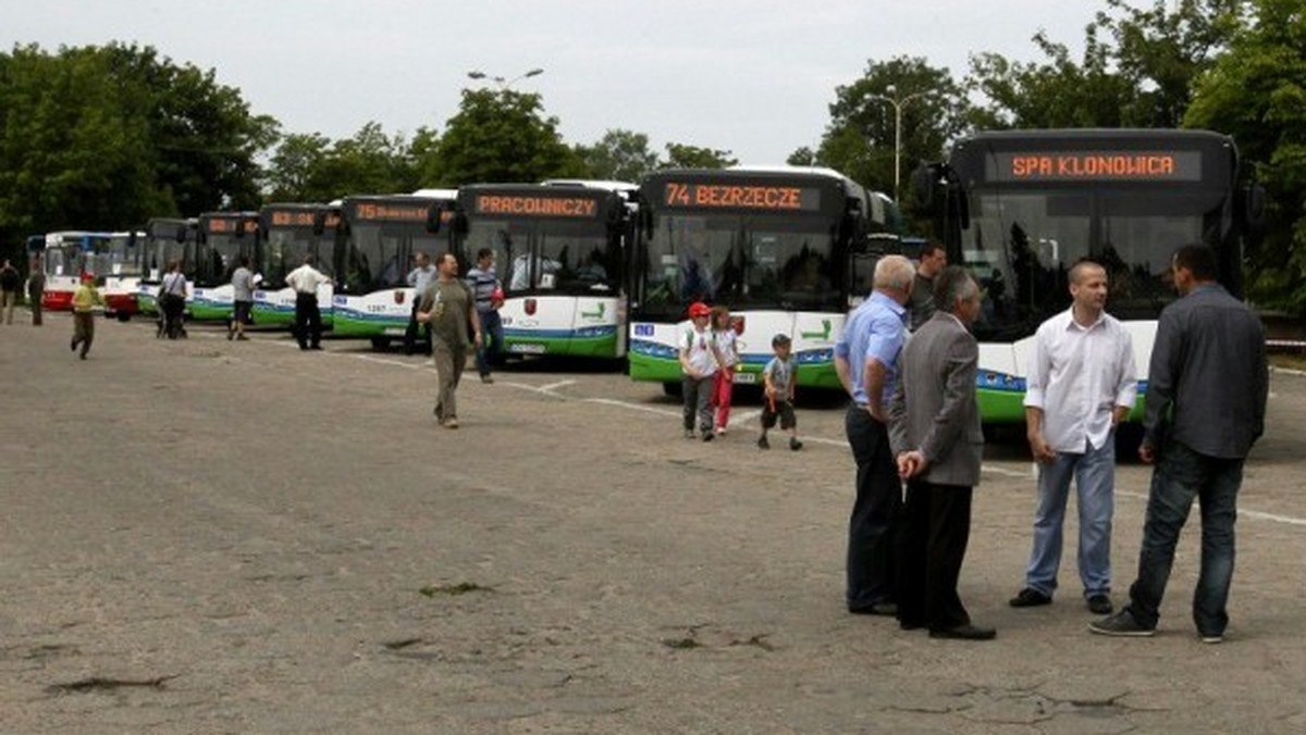 Osiem nowoczesnych pojazdów kupiło Szczecińskie Przedsiębiorstwo Autobusowe "Klonowica".